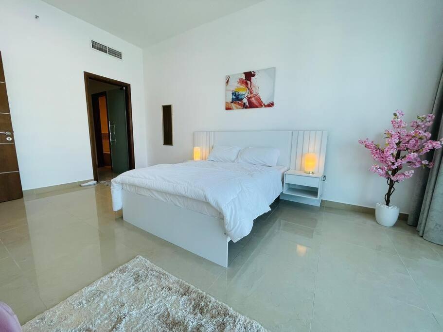 Newly Furnished 1 Bedroom Full Apartment